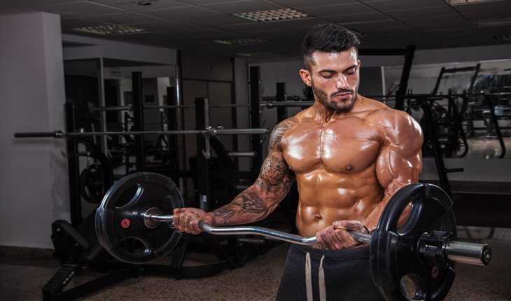 Homem fazendo musculação Dicas para viver mais