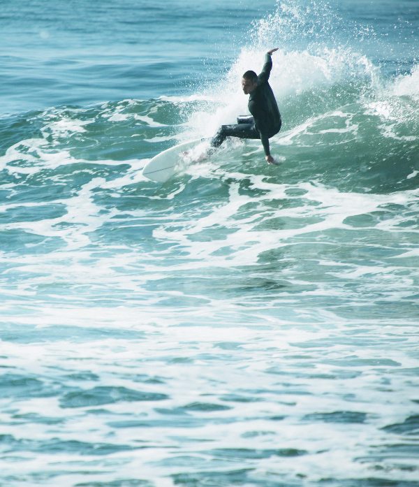 Surfe de peito, o esporte que faz do corpo uma prancha