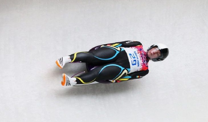 Pessoa praticando Luge esportes de inverno