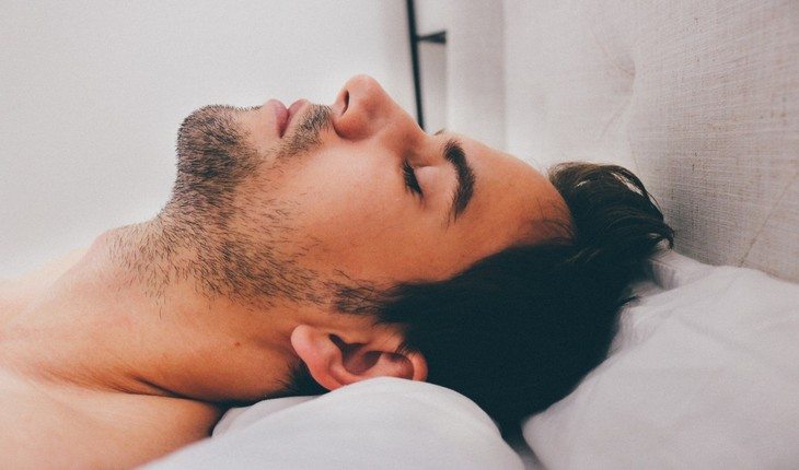 homem dormindo Dia Mundial do coração