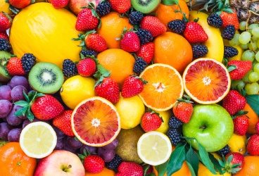 foto de diversas frutas cítricas, como laranja e kiwi