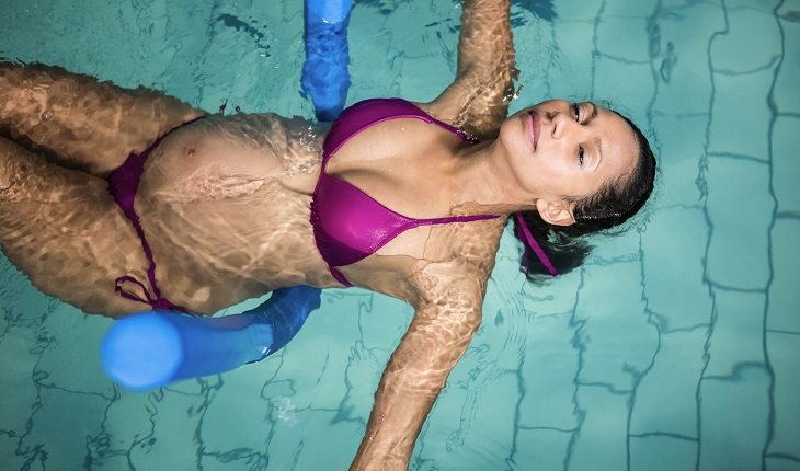 Atividades físicas durante a gravidez: natação