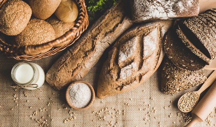 Relação entre alimentação e rinite. Na foto, pães e farinha