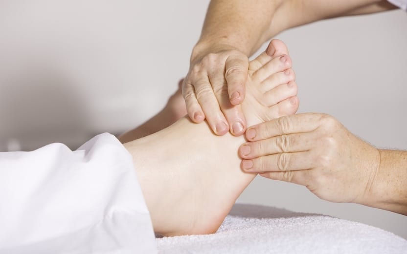 Diabetes: pé sendo massageado