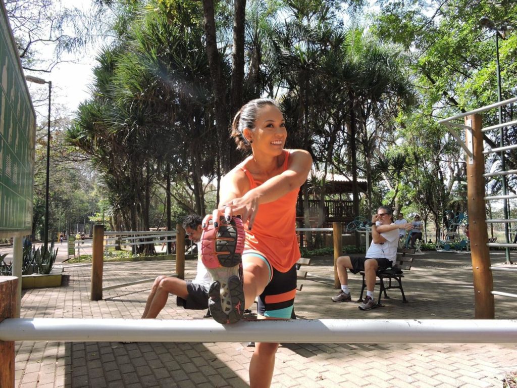 Cris Ikeda no aquecimento antes de corridas