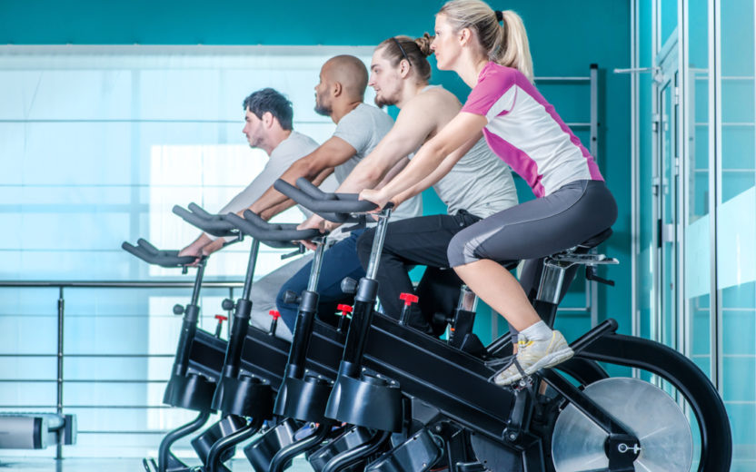 Os benefícios dos treinos de bike para quem quer correr mais rápido