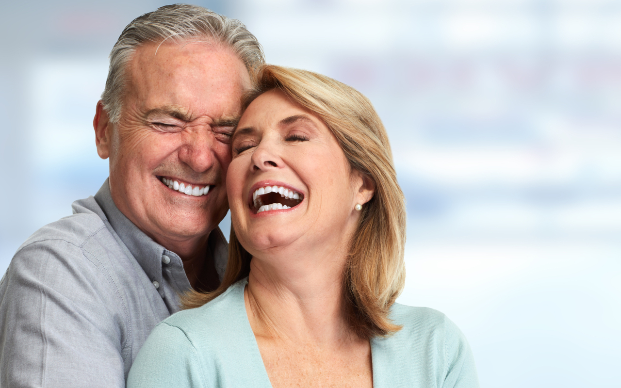 Saúde bucal: os idosos podem fazer clareamento dental?