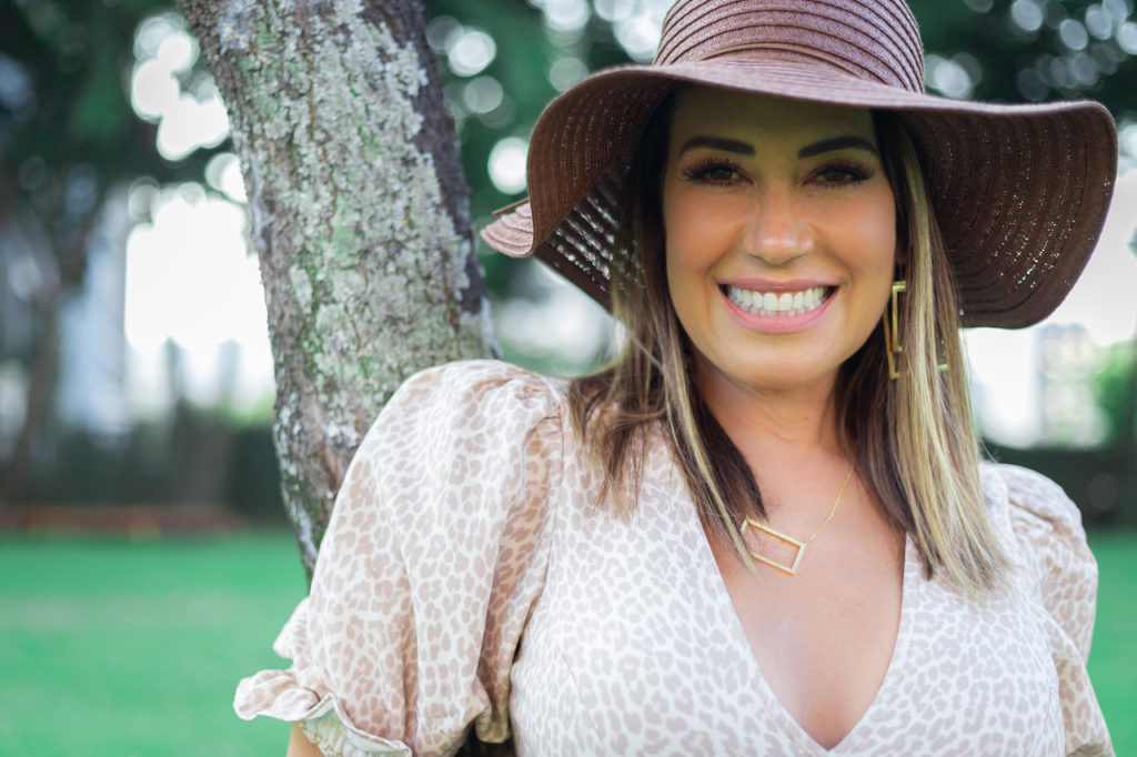 Solange Frazão elogia musas fitness e quer eliminar a negatividade