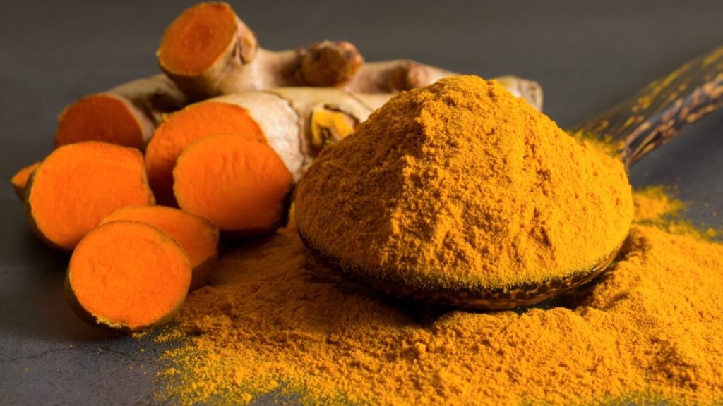 Cúrcuma: conheça os benefícios do açafrão-da-terra