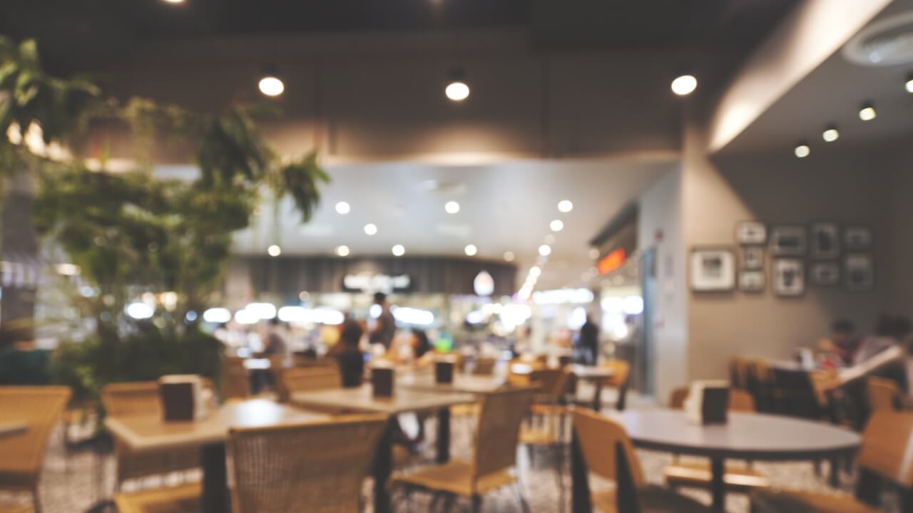 Comer bem em praça de alimentação de shopping