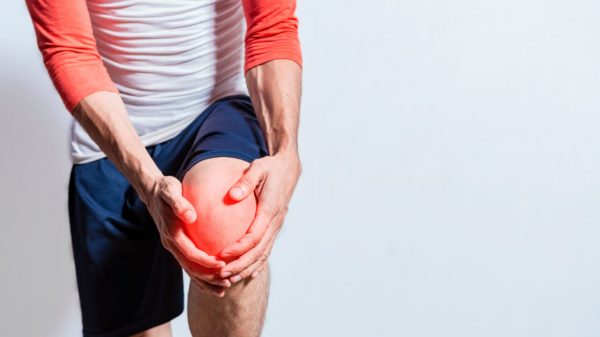 Pessoa com artrose pode fazer musculação