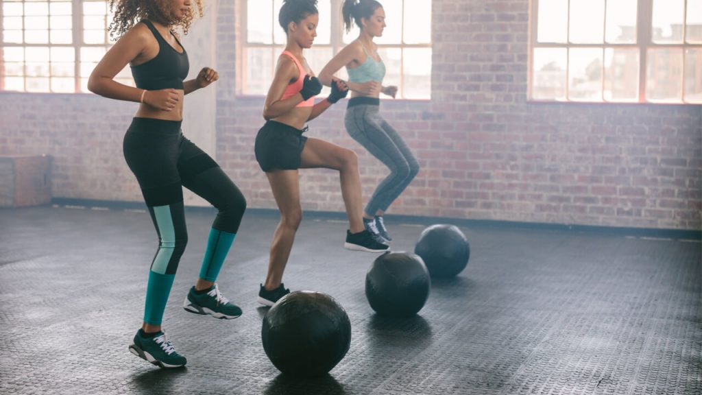 Treino de musculação para adeptos do esporte de praia