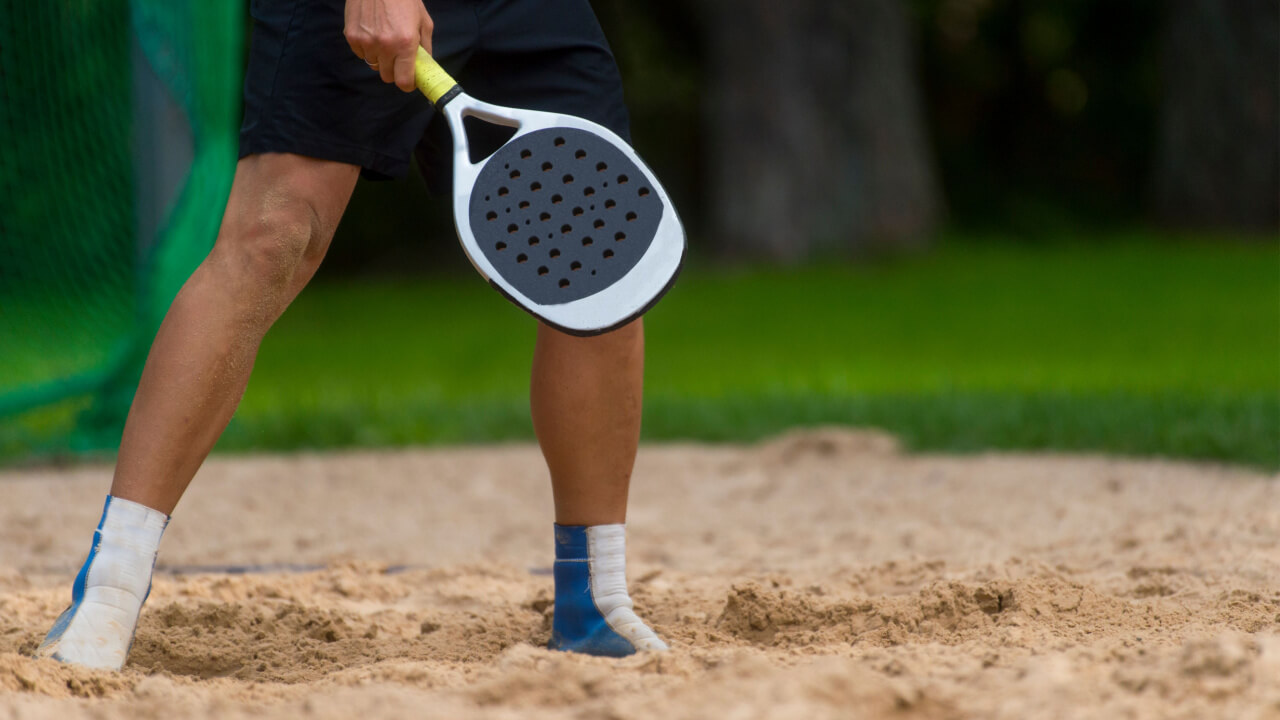 Utilidade da sapatilha no beach tennis