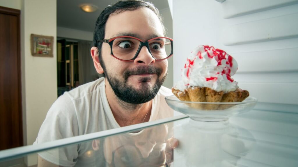 Veja como matar a fome á noite de forma saudável