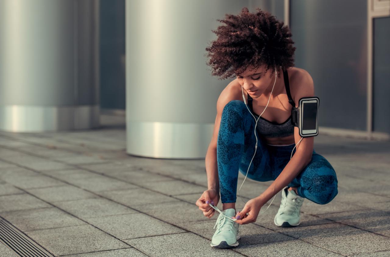 Imagem de pessoa praticando exercício físico