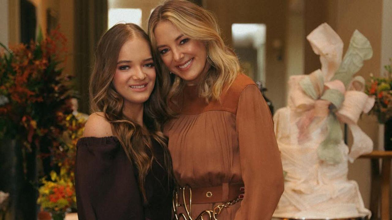 Rafaella Justus e Ticiane Pinheiro. Duas mulheres brancas, loiras, sorrindo.
