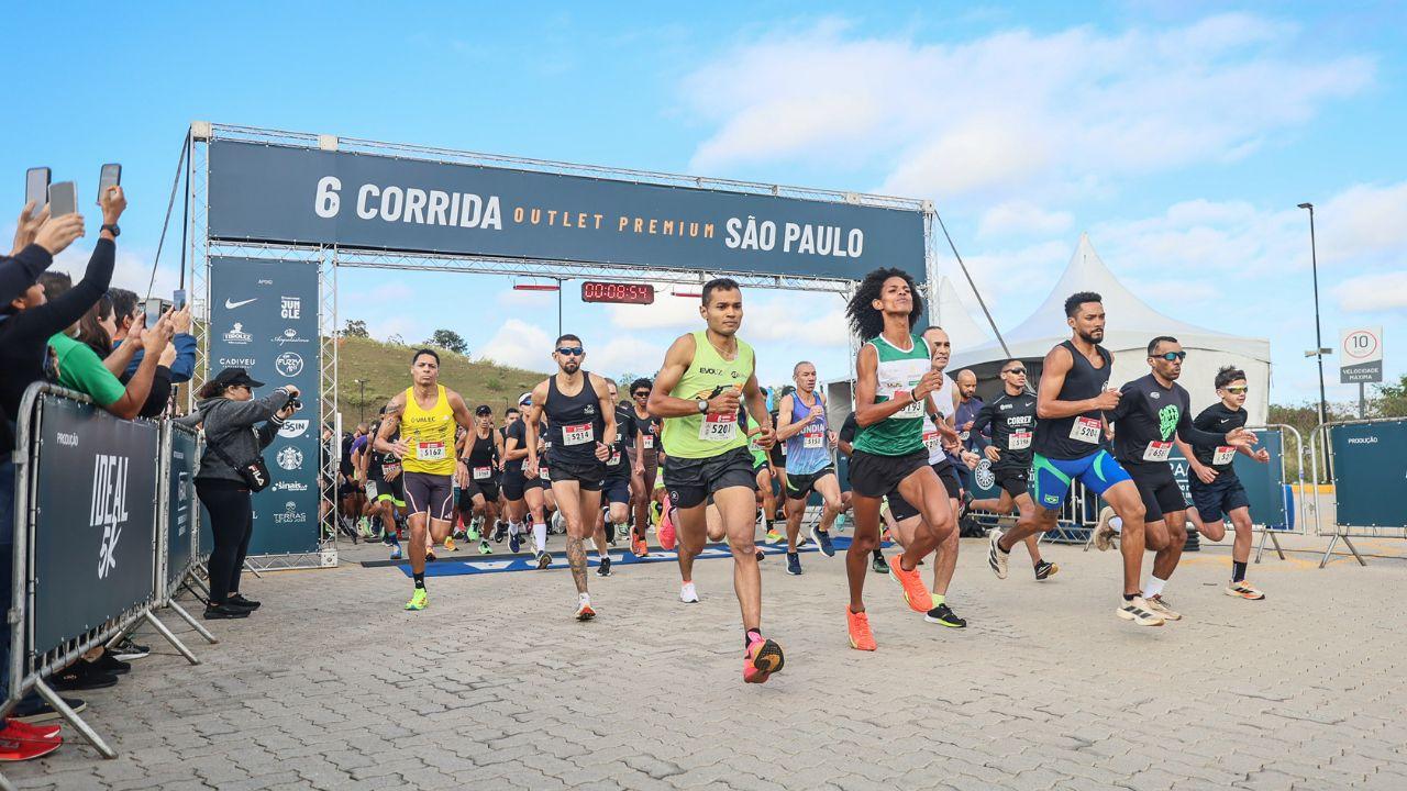 Imagem de pessoas correndo a 6ª edição da Corrida Outlet Premium SP
