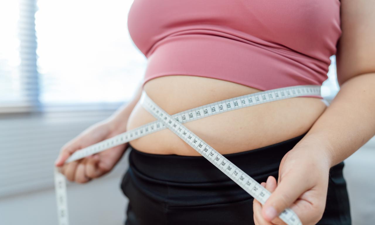 Nada de milagre: com estratégia, treino e alimentação certa, dá sim para reduzir a gordura na barriga