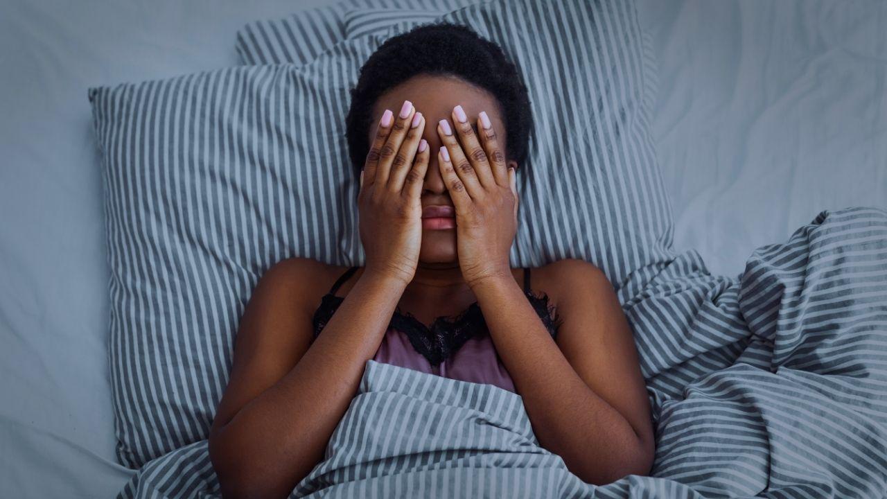 Dormir mal impacta a performance: como o sono desregulado afeta o corpo