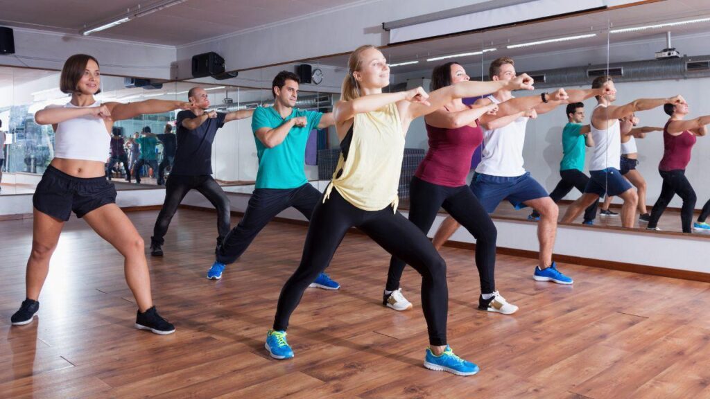 Imagem de uma aula de FitDance