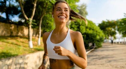 'Gostosas não pulam cardio': trend impulsiona treinos em casa; veja