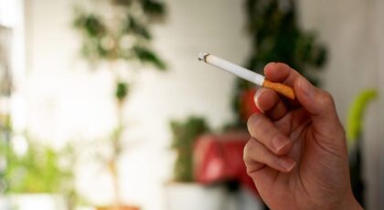 5 hábitos do dia a dia que podem ser tão prejudiciais quanto fumar