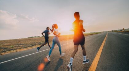 Variar os treinos de corrida pode melhorar resistência, velocidade e condicionamento