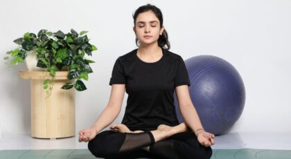 Veja três exercícios que ajudam a aliviar o estresse recuperar o equilíbrio físico e mental