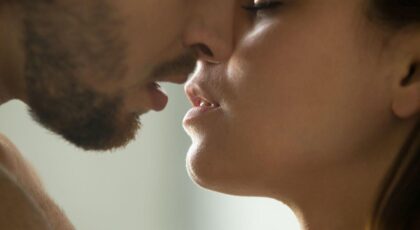 Beijar pode ser exercício? Veja quantas calorias são gastas durante o beijo