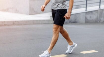 Caminhada leve após o almoço ajuda a ativar o metabolismo