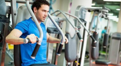 Ganhar massa e perder gordura ao mesmo tempo é possível com treino intenso, dieta equilibrada e estratégia