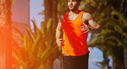 Homem praticando corrida