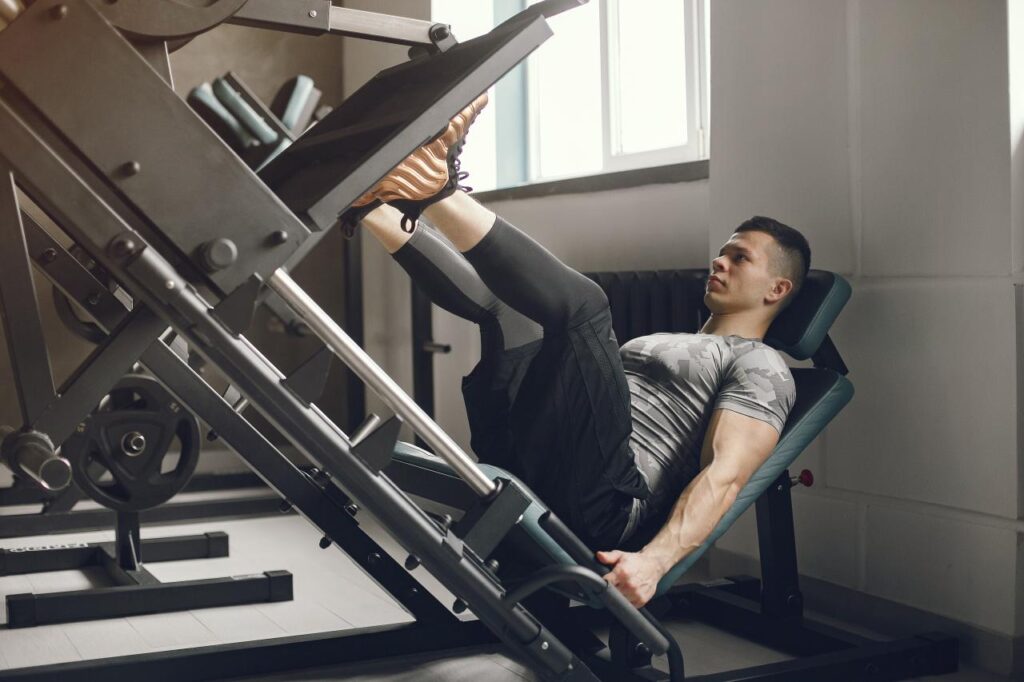 Leg Press, que substitui o agachamento livre