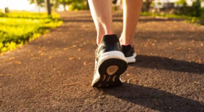 A caminhada é uma atividade simples que pode trazer benefícios para o corpo, a mente e a qualidade de vida