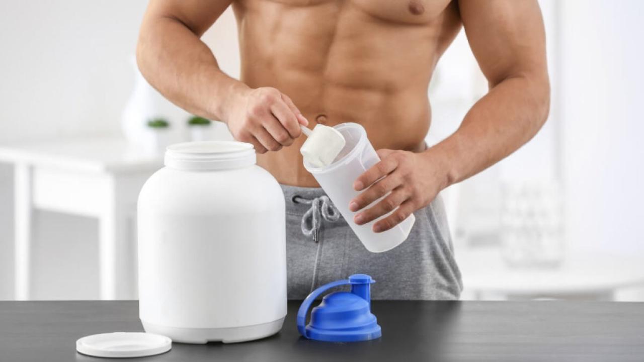 A quantidade ideal de whey protein depende do treino, peso corporal e ingestão de proteínas ao longo do dia