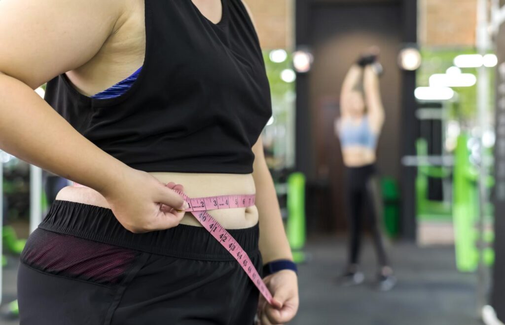 Alimentação equilibrada, sono adequado e exercícios físicos seguem entre os principais aliados para emagrecer com saúde