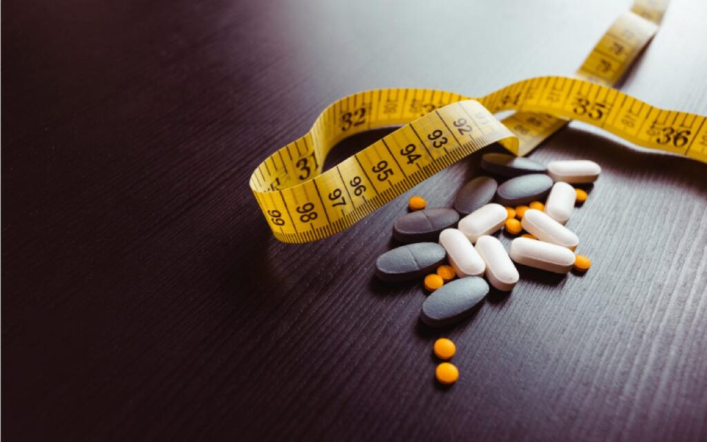 Creatina e whey protein estão entre os suplementos mais procurados por quem busca hipertrofia dos glúteos