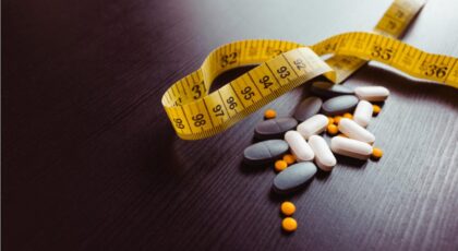 Creatina e whey protein estão entre os suplementos mais procurados por quem busca hipertrofia dos glúteos