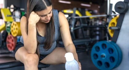 Mulher sem energia no treino
