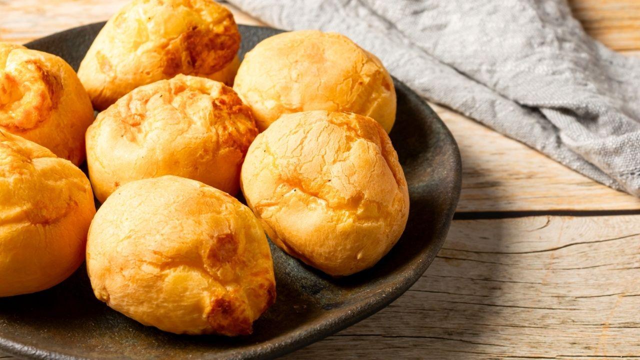 Pão de queijo fit com whey: receita fácil e rica em proteína