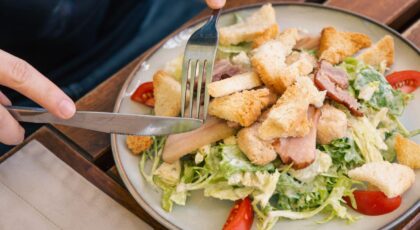 Prato com fontes de proteína e fibras
