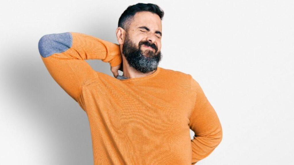 A prática de musculação pode fazer parte do tratamento da fibromialgia quando realizada com orientação adequada