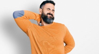 A prática de musculação pode fazer parte do tratamento da fibromialgia quando realizada com orientação adequada