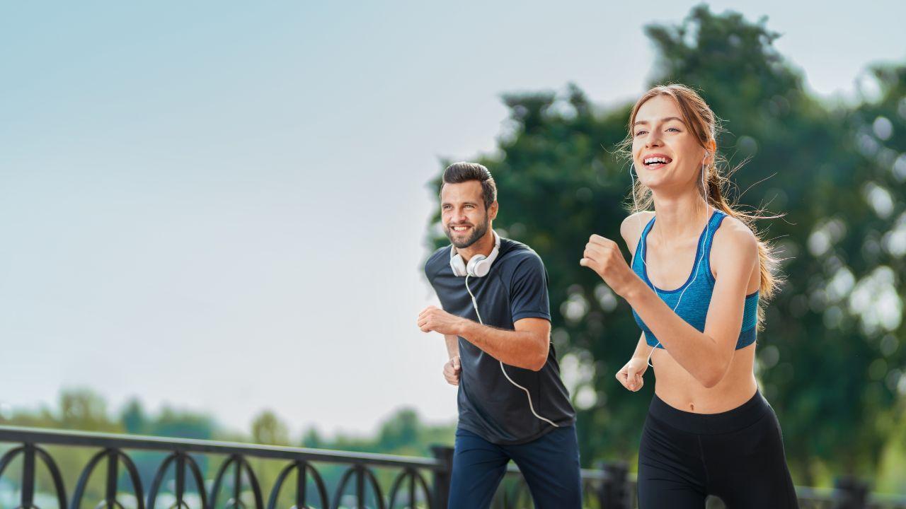 Corrida, tecnologia vestível e esportes outdoor estão entre as principais tendências fitness de 2026