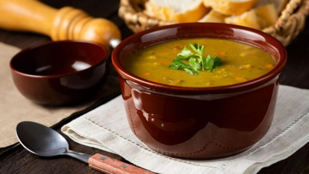 Sopas equilibradas podem fazer parte da dieta, mas não garantem emagrecimento por si só