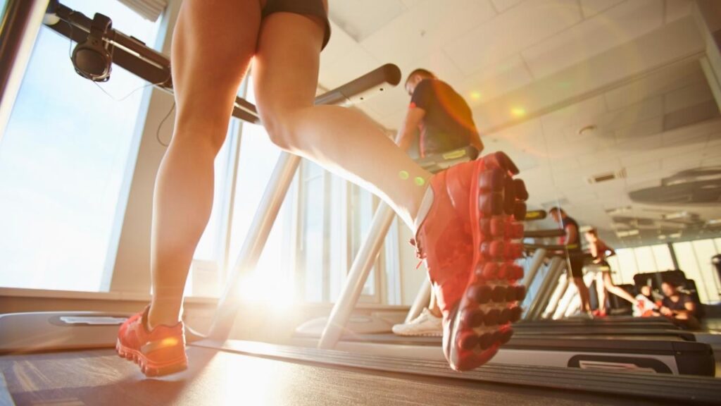 Como correr na esteira: 5 dicas para melhorar o seu desempenho