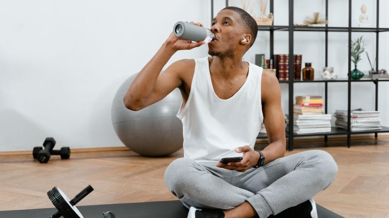 Mais energia no treino: 3 bebidas além do café que funcionam