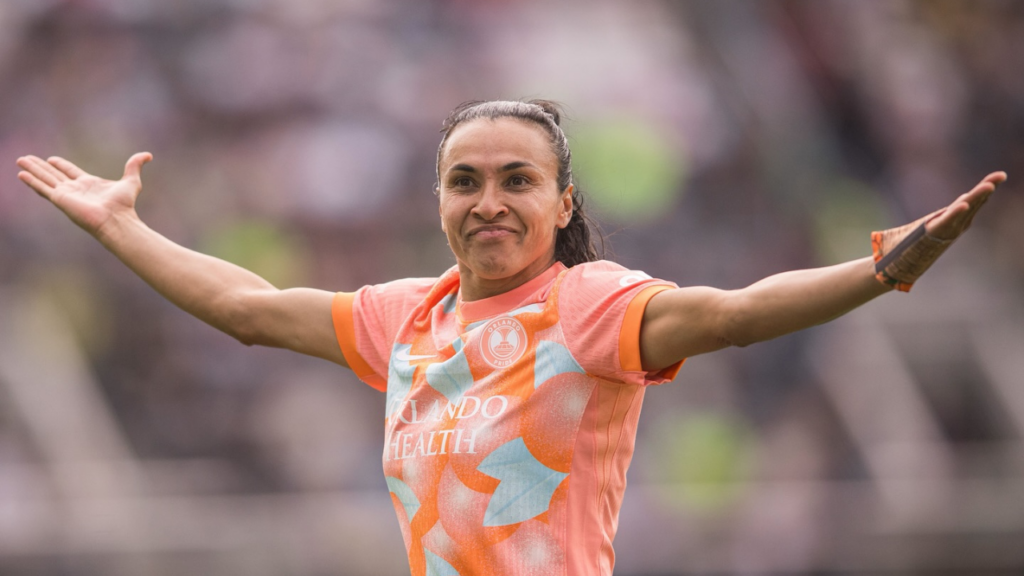 Aos 40 anos, Marta descarta aposentadoria, fala sobre longevidade no esporte e reforça o sonho de conquistar a Copa do Mundo