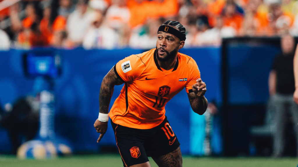 Memphis Depay aguarda definição sobre a renovação contratual com o Corinthians