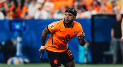 Memphis Depay aguarda definição sobre a renovação contratual com o Corinthians
